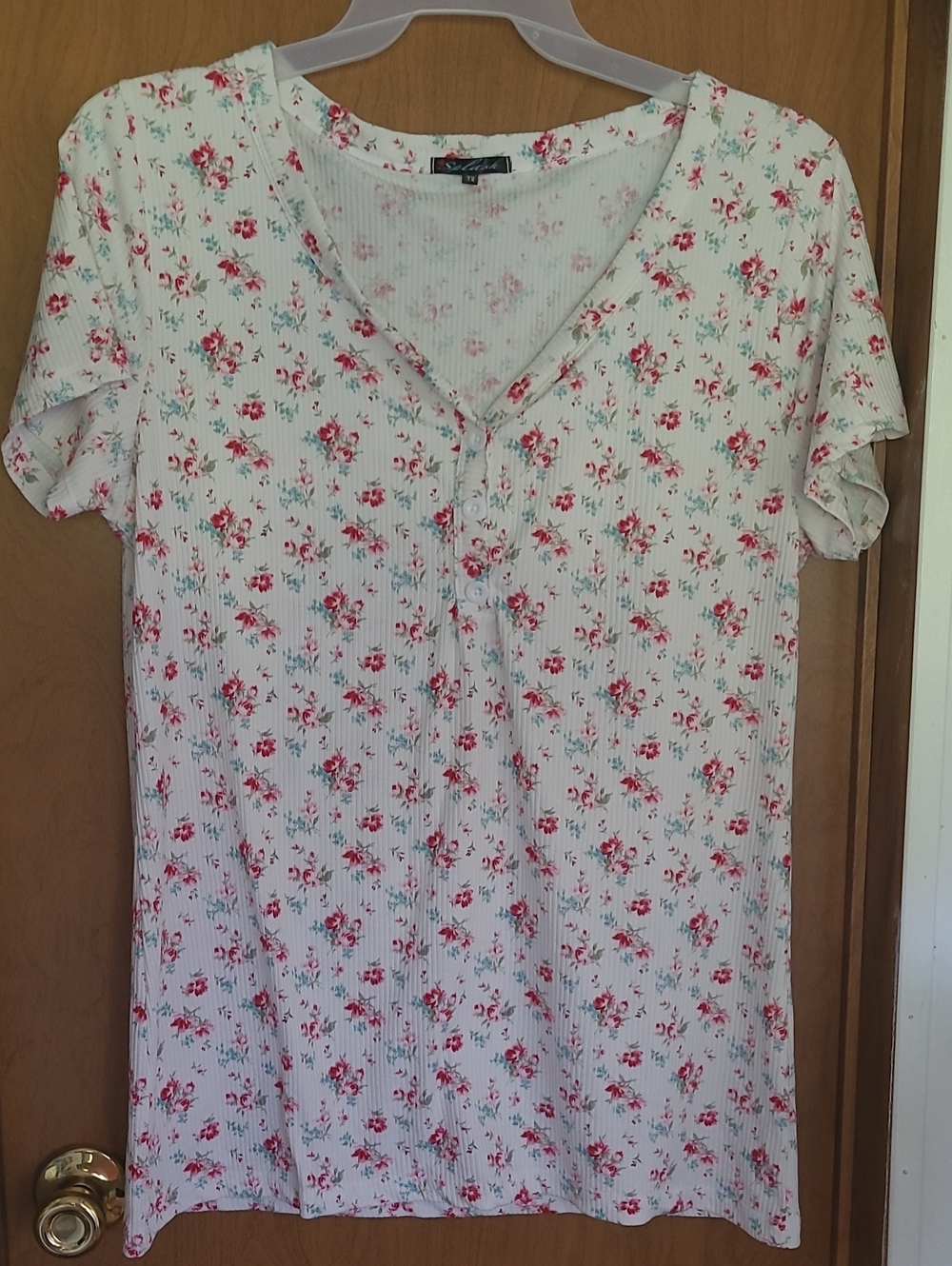 Splash White Floral V-Neck Short Sleeve Tunic with Red & Green Accents